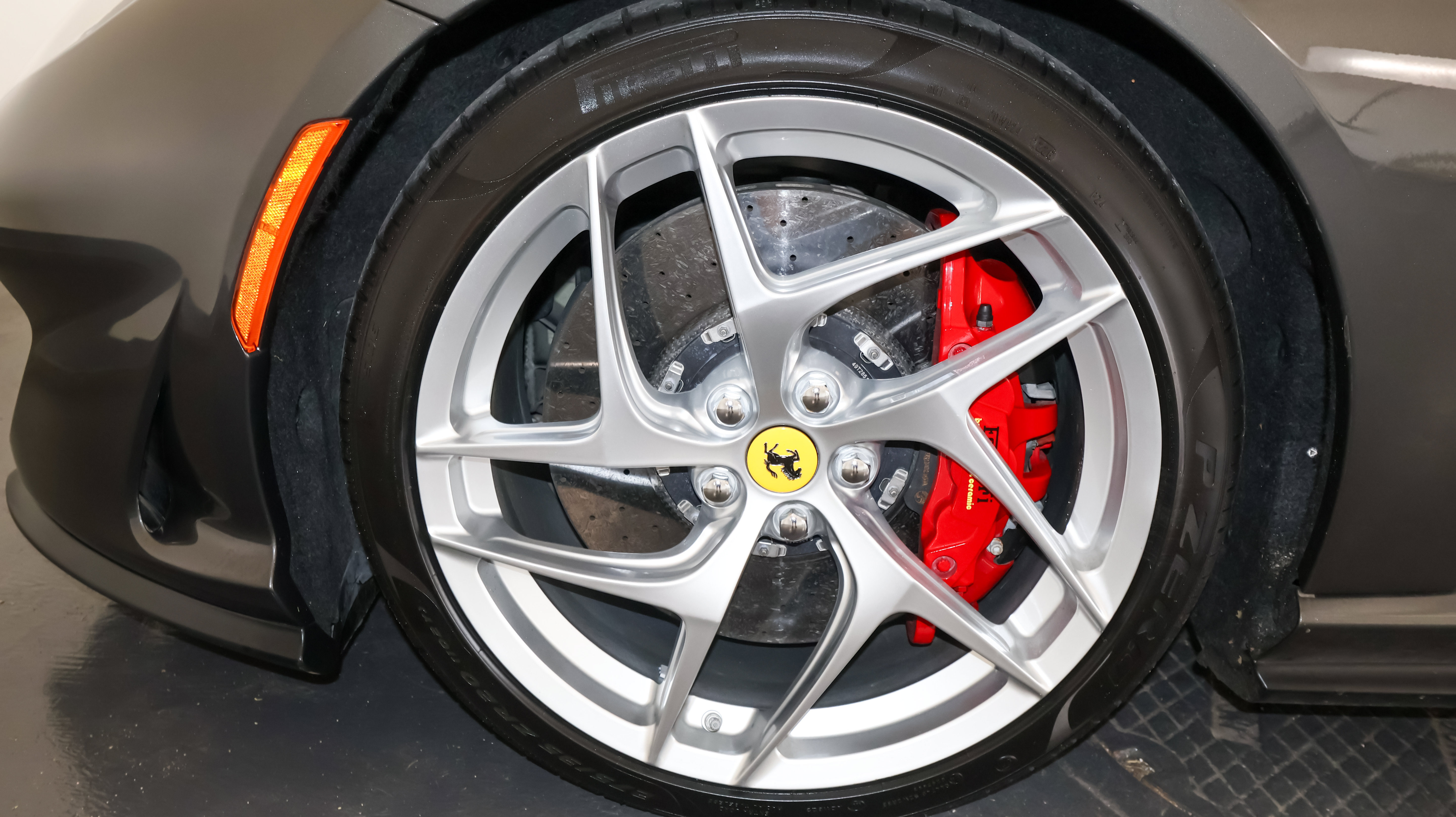 Used 2019 Ferrari 812 Superfast RWD image 36