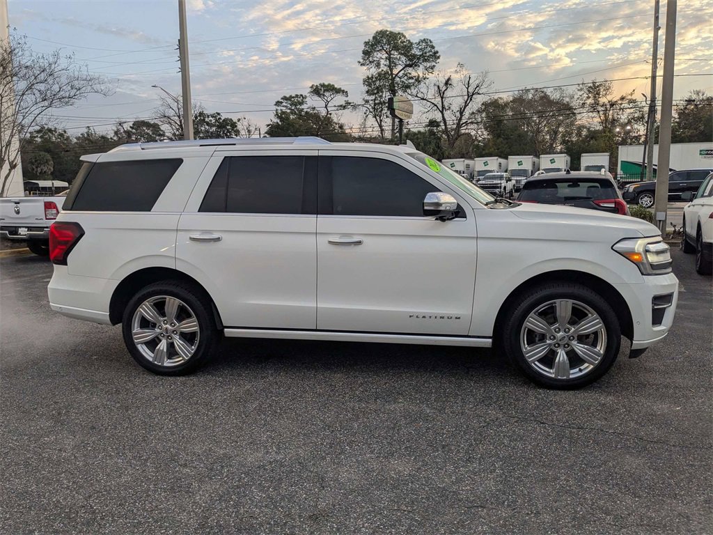 Used 2022 Ford Expedition Platinum image 3