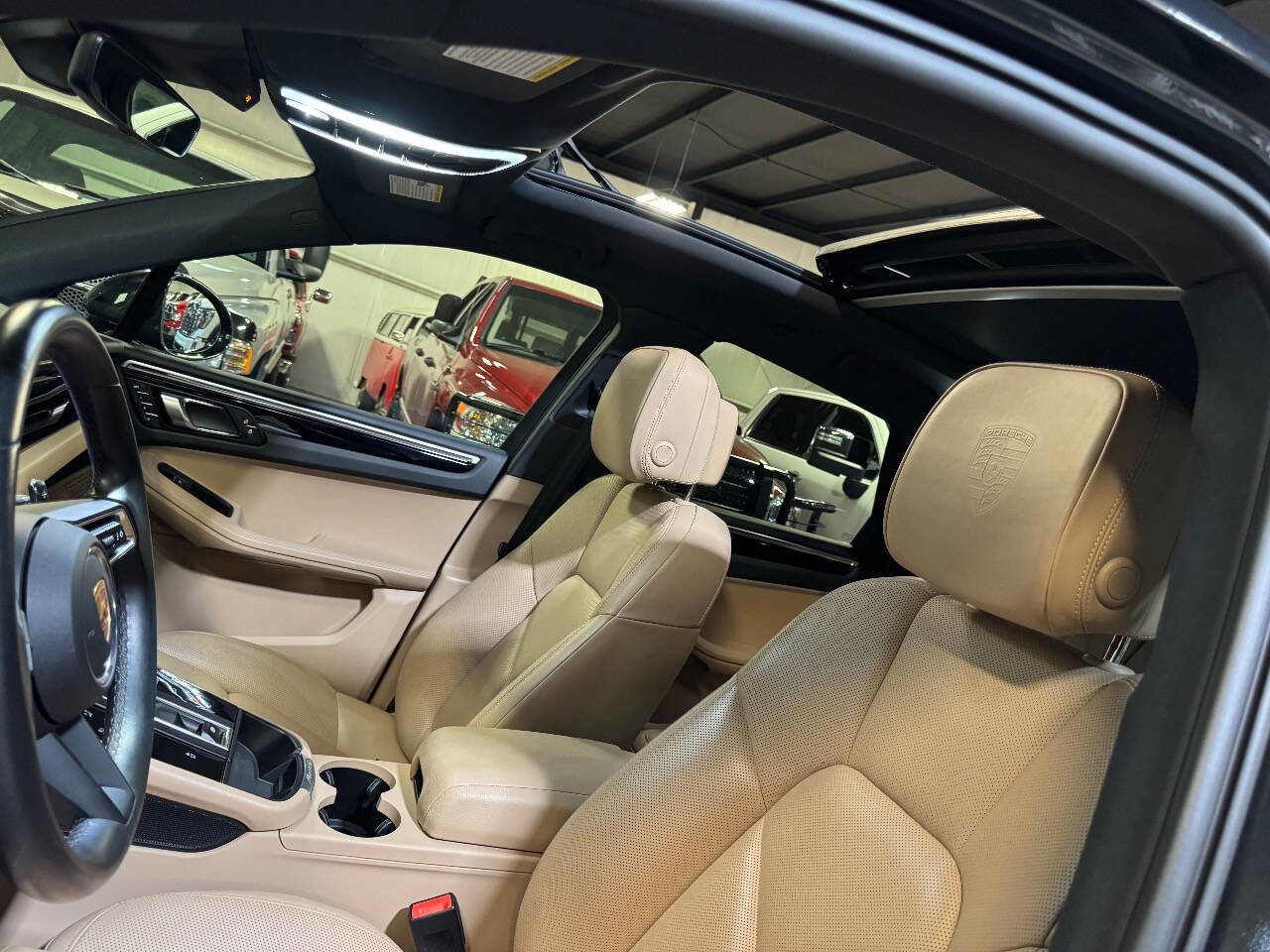 Used 2024 Porsche Macan w/ Premium Plus Package image 4