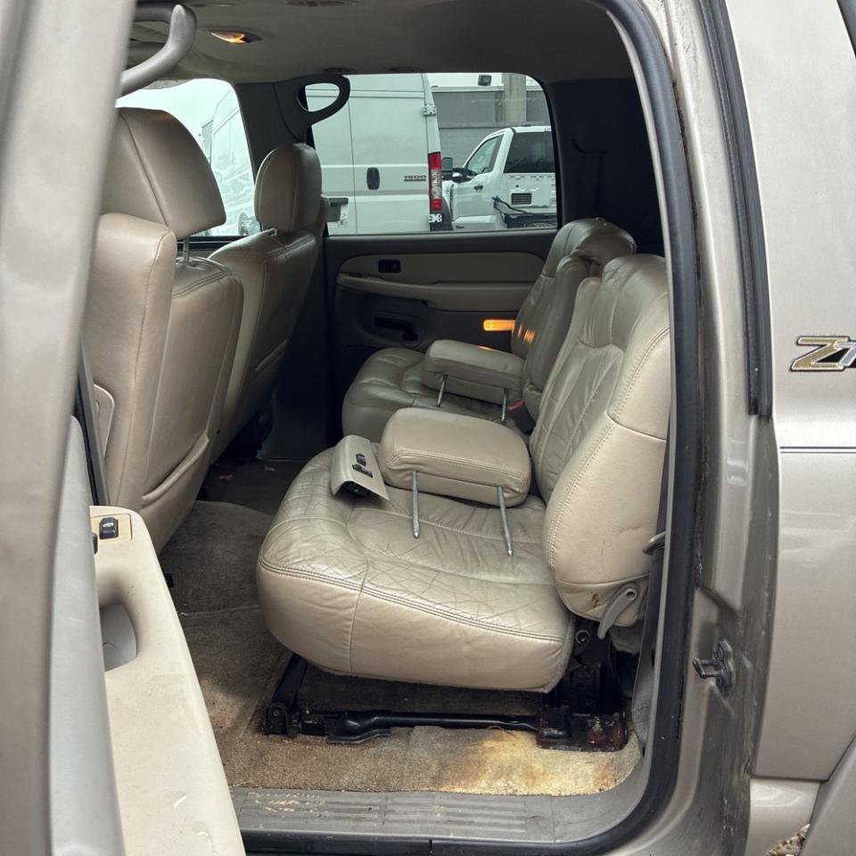 Used 2002 Chevrolet Suburban Z71 image 17