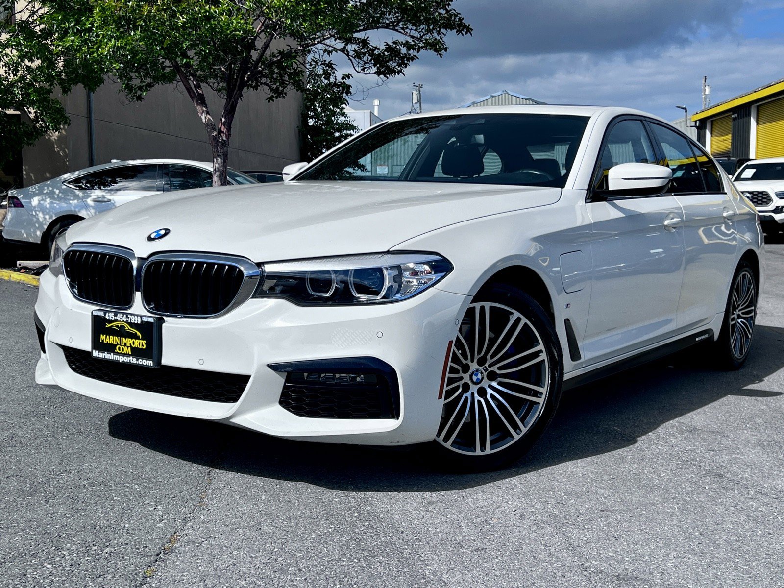 Used 2020 BMW 530e w/ M Sport Package RWD image 2