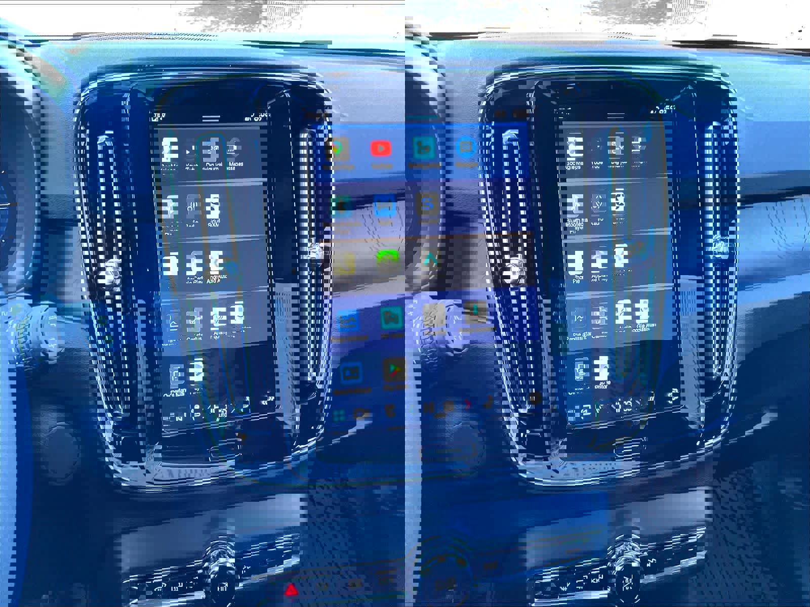 Used 2023 Volvo XC40 Recharge Ultimate image 36