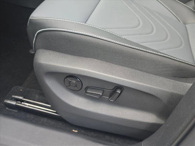 New 2026 Volkswagen Tiguan SE R-Line image 6