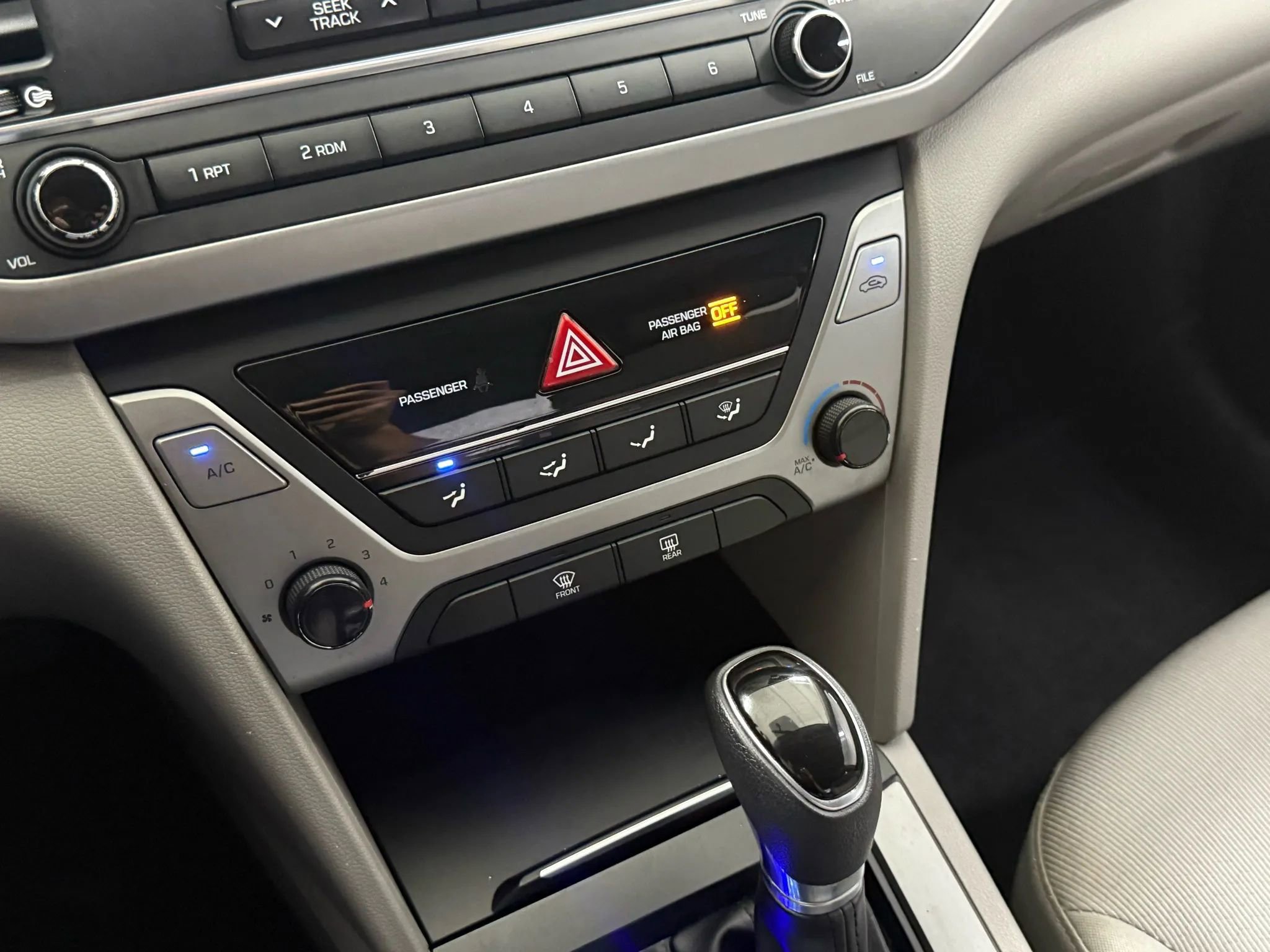 Used 2017 Hyundai Elantra SE FWD image 24