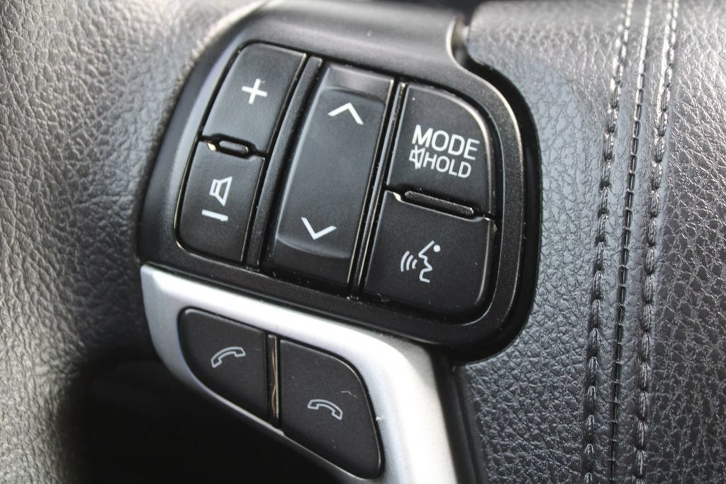 Used 2019 Toyota Highlander LE FWD image 25