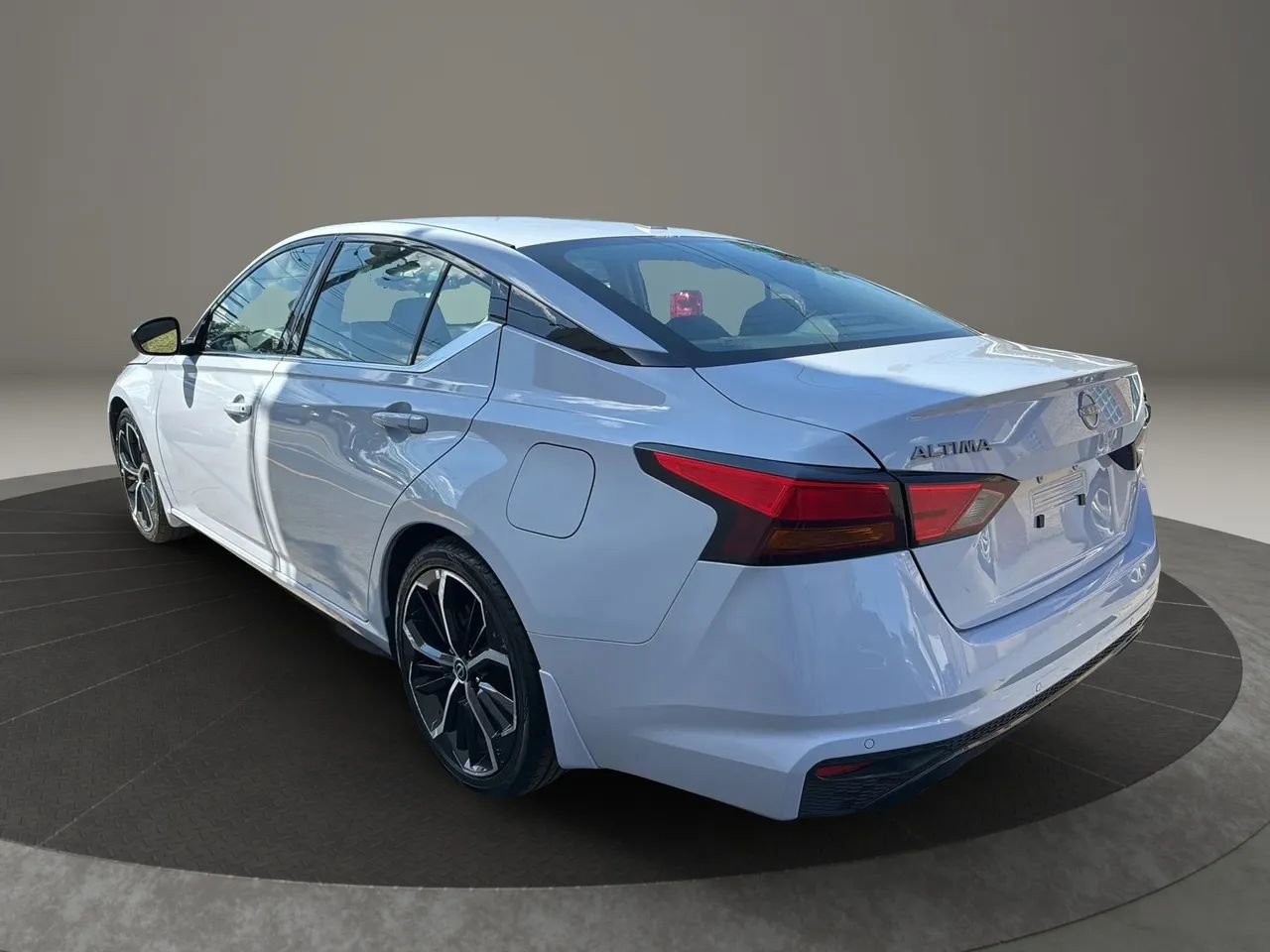 Used 2024 Nissan Altima 2.5 SR w/ SR Premium Package image 7