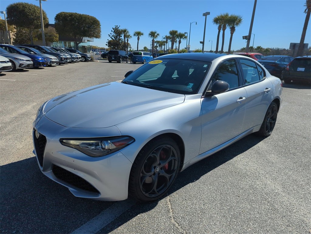 Used 2019 Alfa Romeo Giulia Base image 14