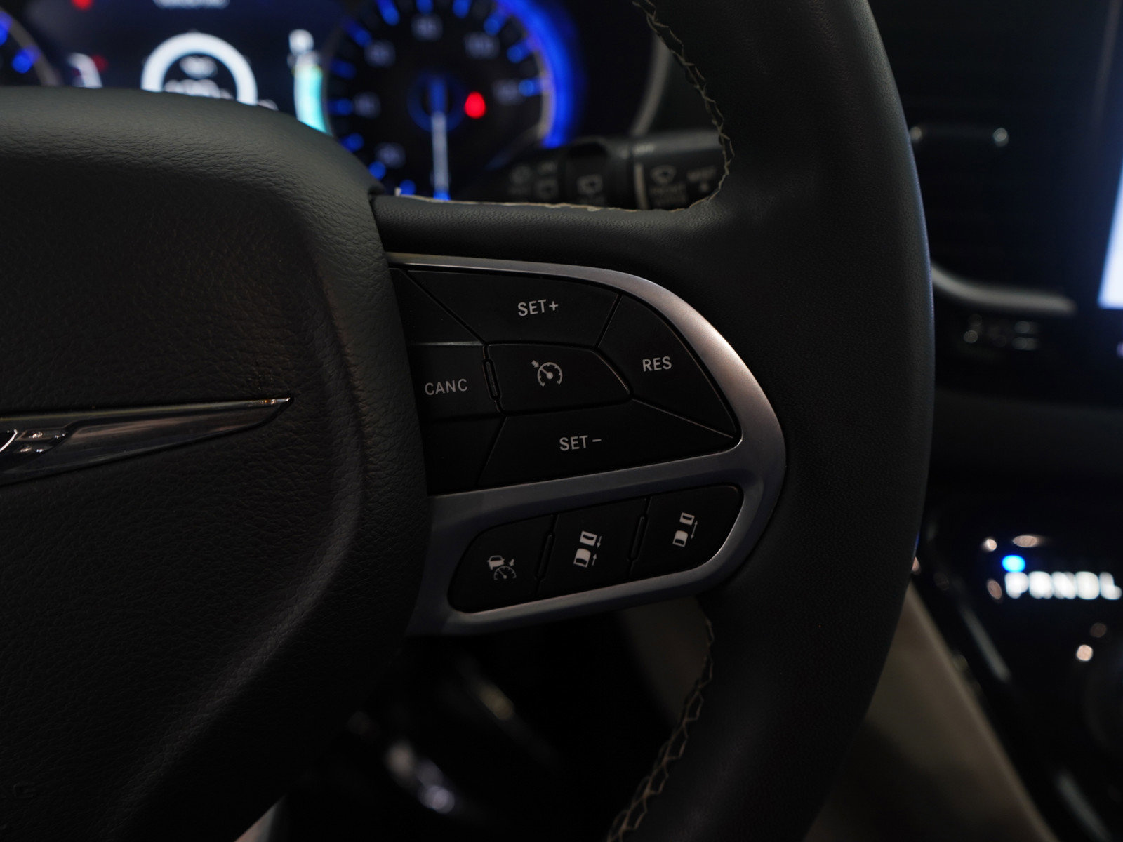 Used 2022 Chrysler Pacifica Touring-L w/ Uconnect Theater Family Group image 20