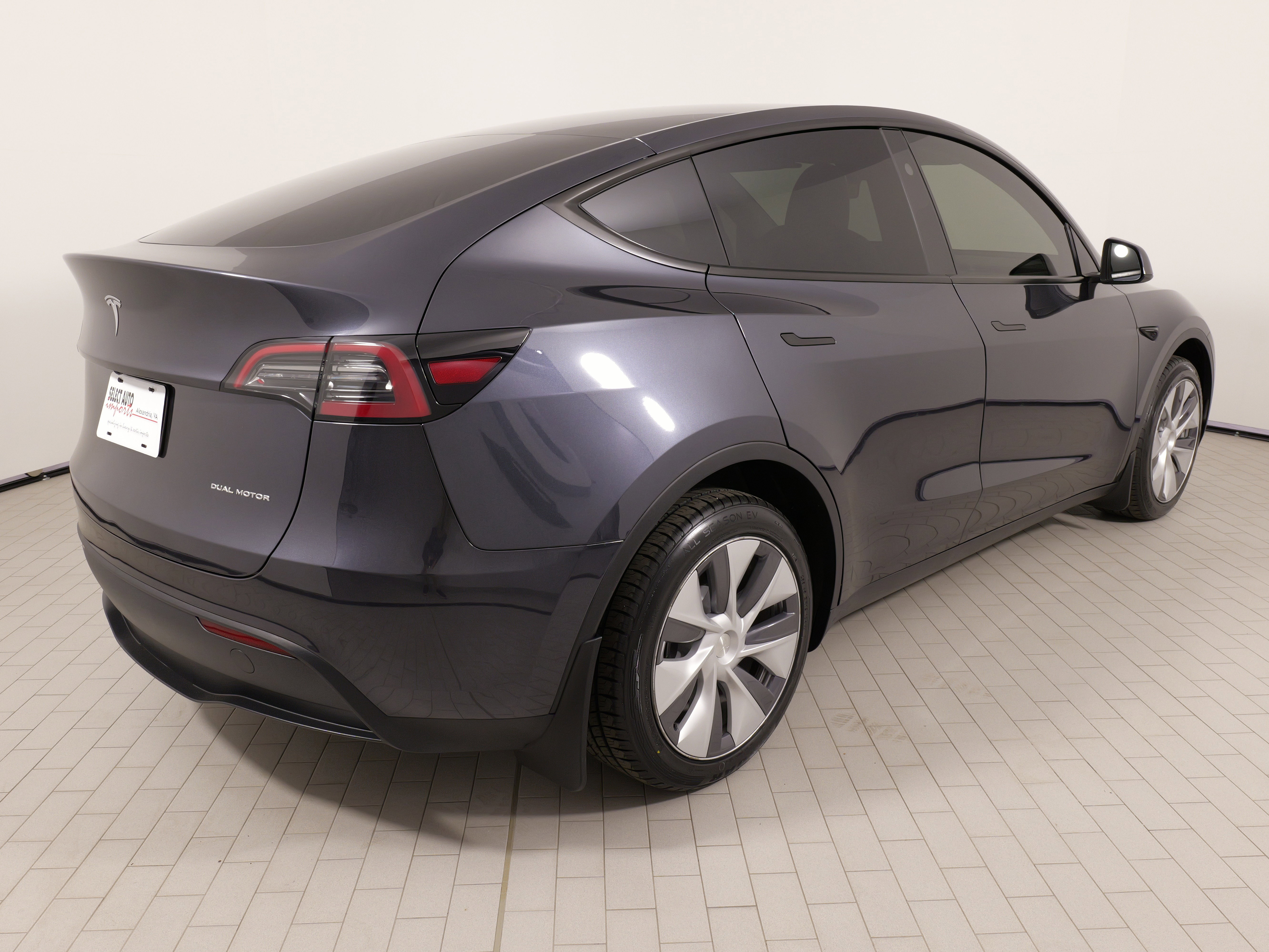Used 2024 Tesla Model Y Long Range AWD/4WD image 13