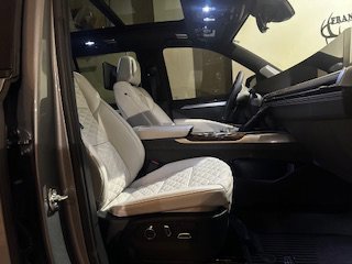 Used 2026 Cadillac Escalade Platinum Sport w/ LPO, ONYX Package AWD/4WD image 2