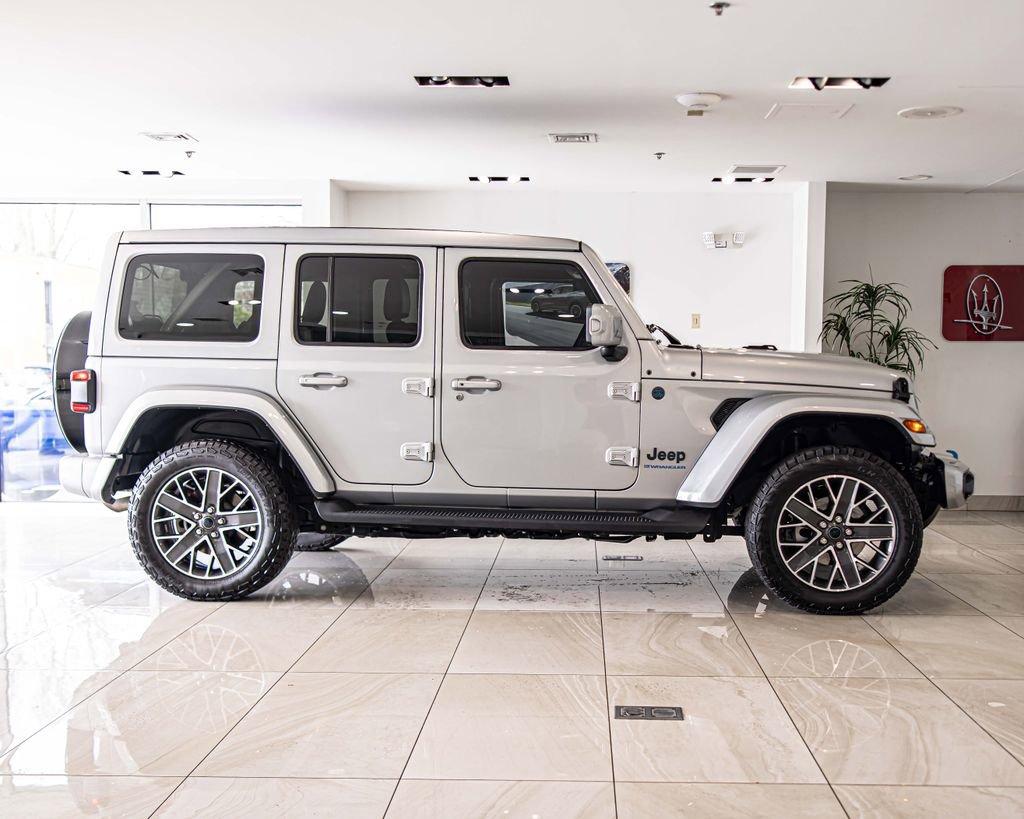 Used 2024 Jeep Wrangler High Altitude AWD/4WD image 10