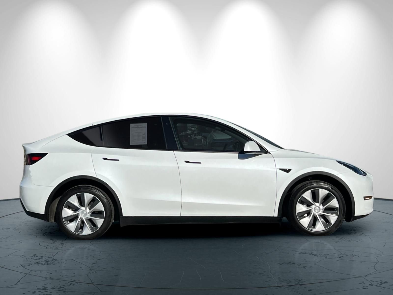 Used 2023 Tesla Model Y Long Range image 3