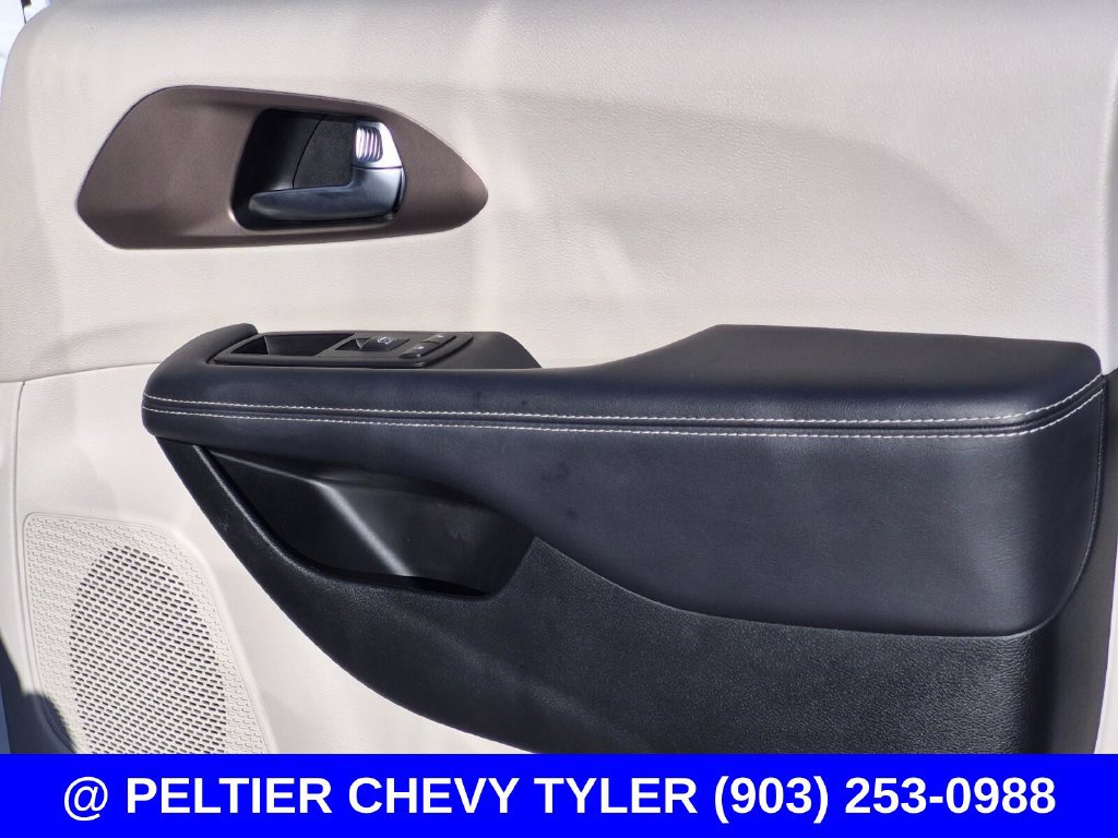 Used 2023 Chrysler Voyager LX FWD image 13