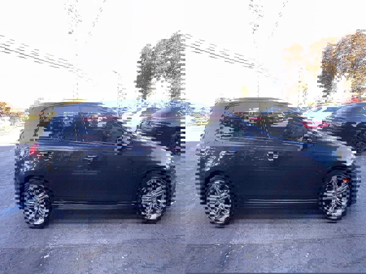 Used 2012 Volkswagen Golf R 4-Door image 4