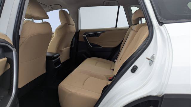 Used 2019 Toyota RAV4 LE FWD image 17