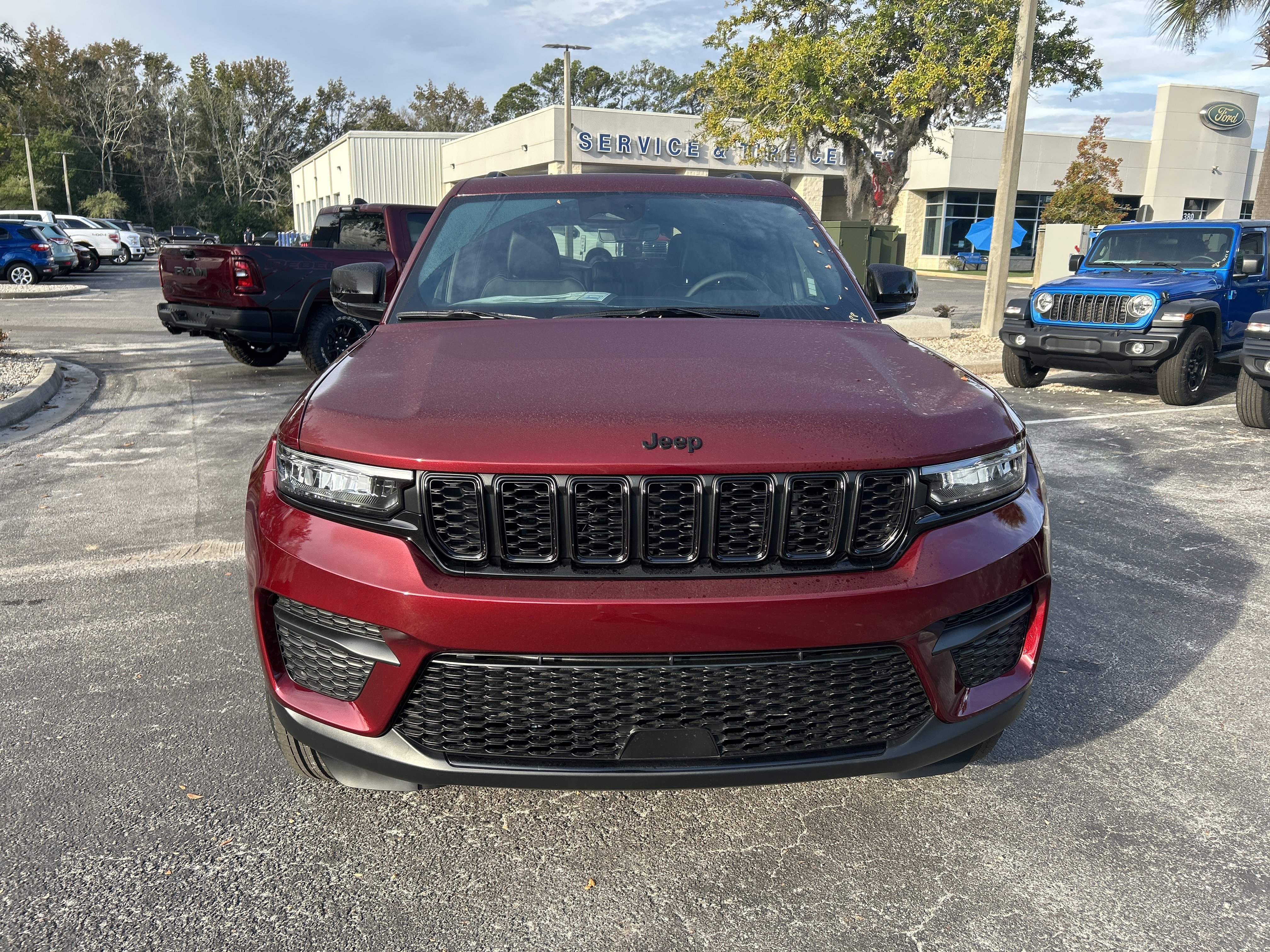 New 2025 Jeep Grand Cherokee Altitude image 2