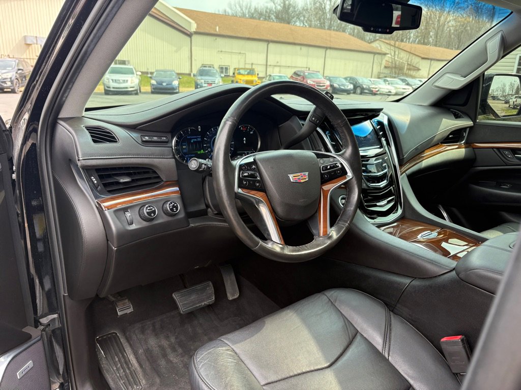 Used 2016 Cadillac Escalade Luxury image 16