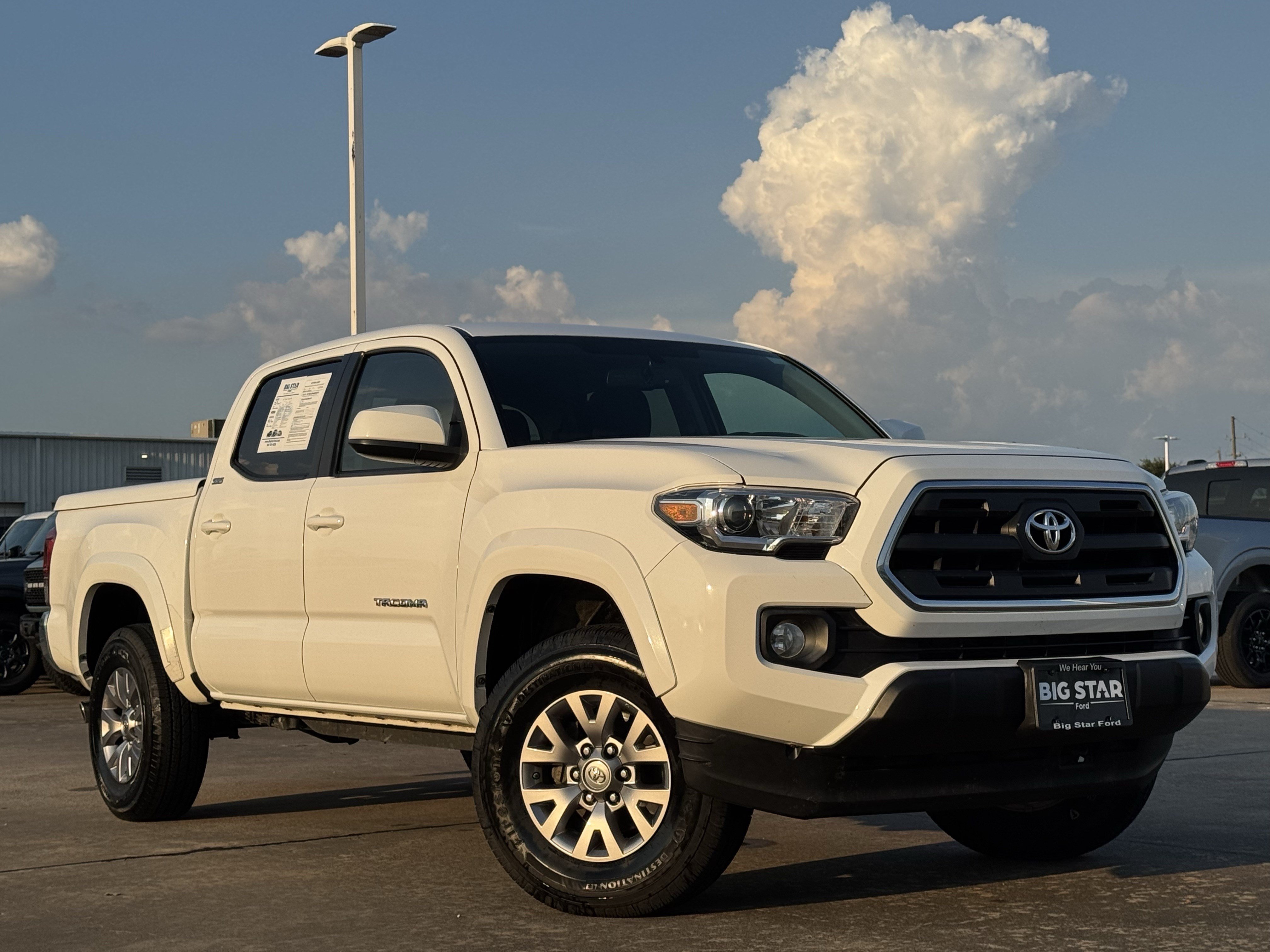 Used 2017 Toyota Tacoma SR5 w/ Tow Package RWD image 2