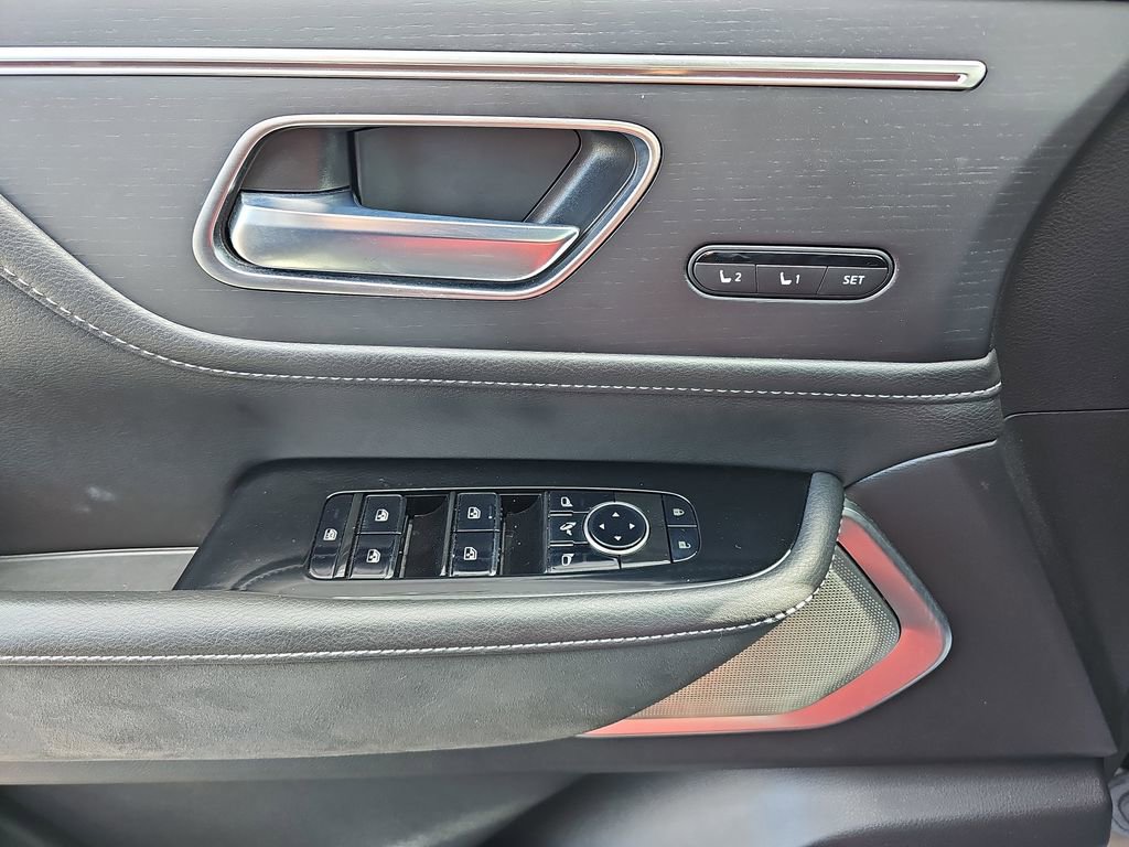 Used 2025 INFINITI QX80 Sensory image 33