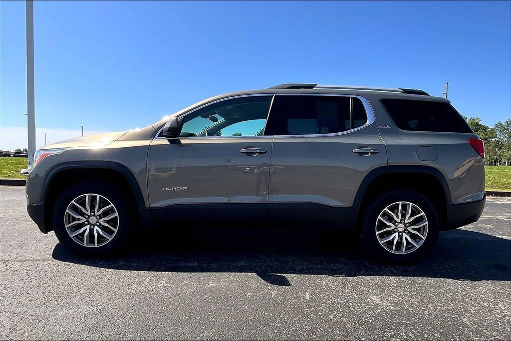 Used 2019 GMC Acadia SLE w/ Driver Alert Package I FWD image 3