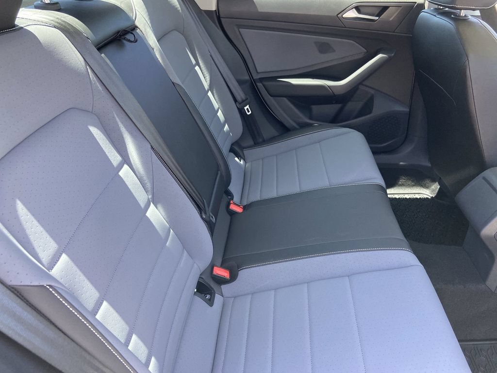 Used 2026 Volkswagen Jetta SE FWD image 22