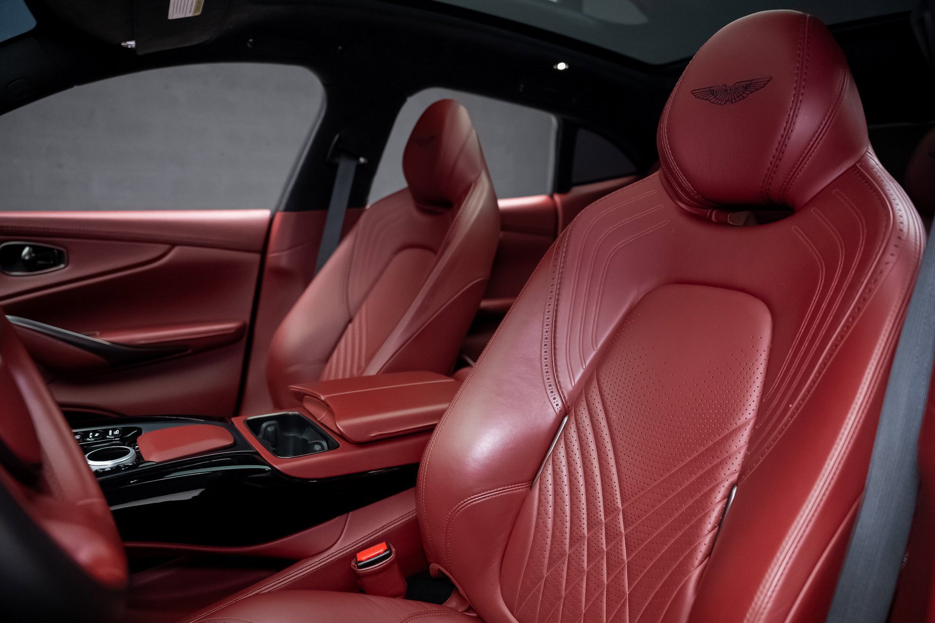 Used 2021 Aston Martin DBX image 62