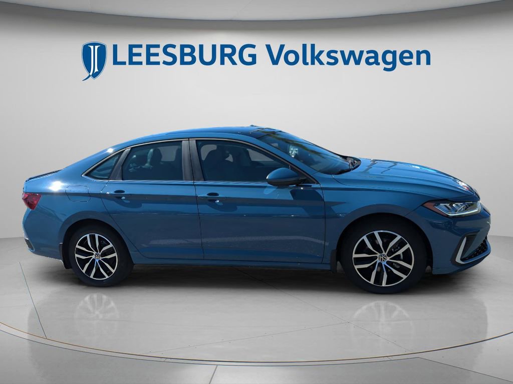 New 2026 Volkswagen Jetta SE image 2