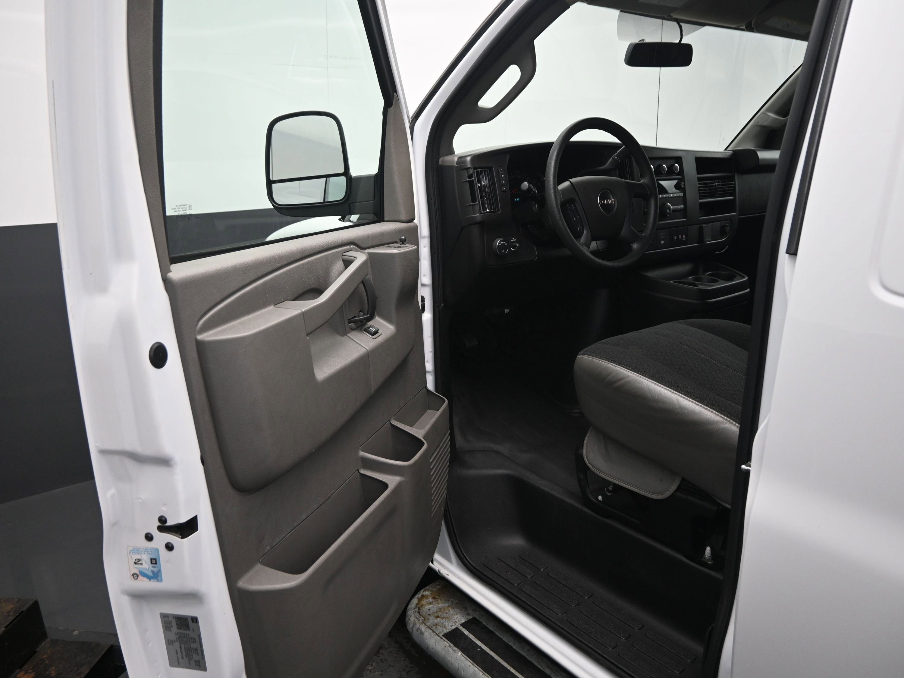 Used 2024 GMC Savana 2500 w/ Driver Convenience Package image 17