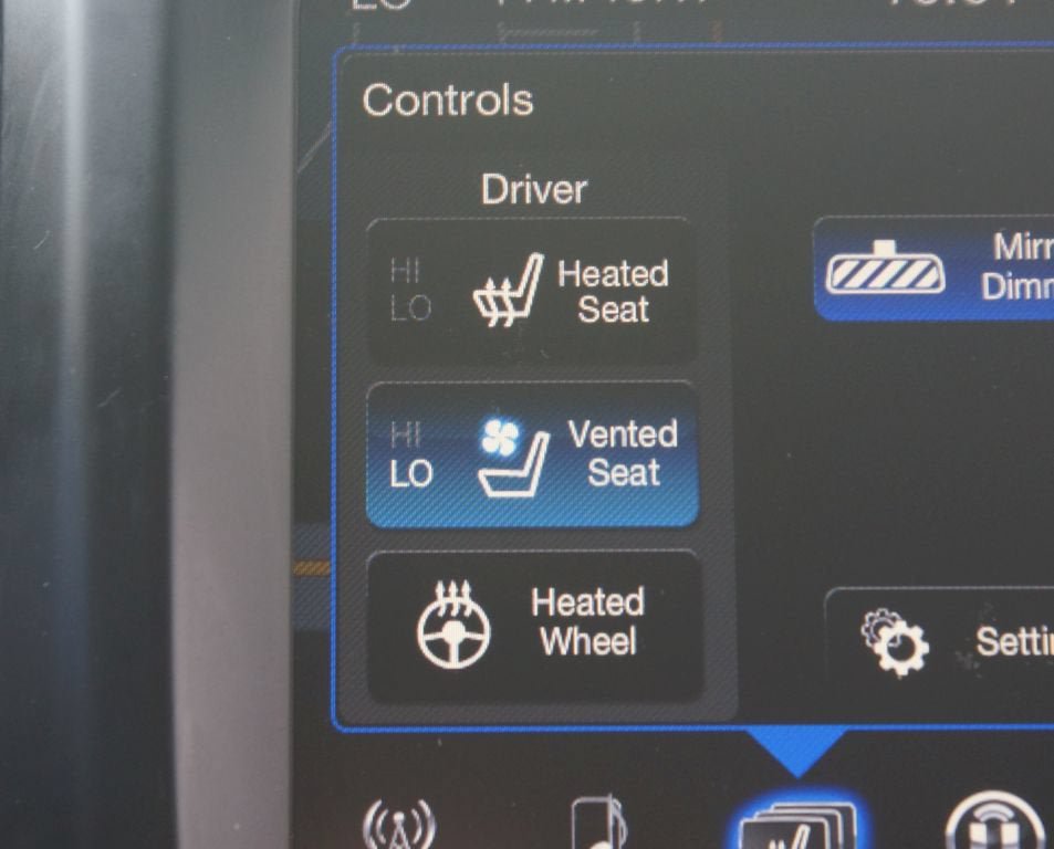 Used 2015 Jeep Cherokee Trailhawk w/ Comfort/Convenience Group AWD/4WD image 9