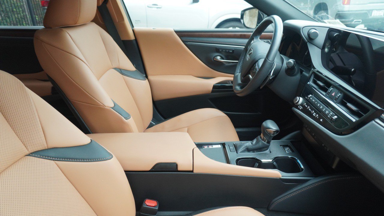 Certified 2024 Lexus ES 350 w/ Premium Package FWD image 9