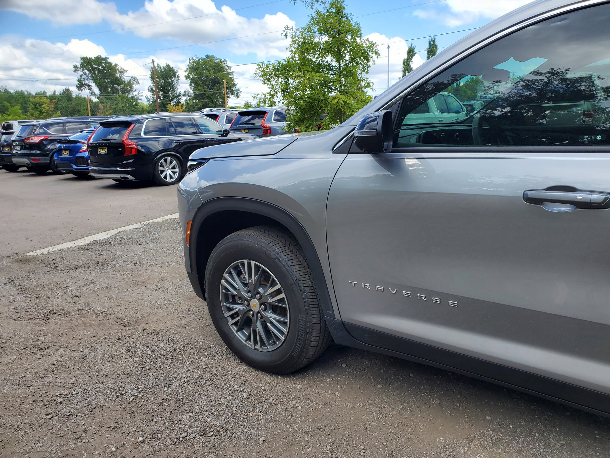 Used 2024 Chevrolet Traverse LS image 3