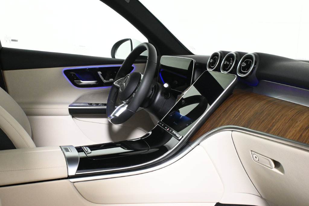 Used 2026 Mercedes-Benz GLC 300 4MATIC image 30