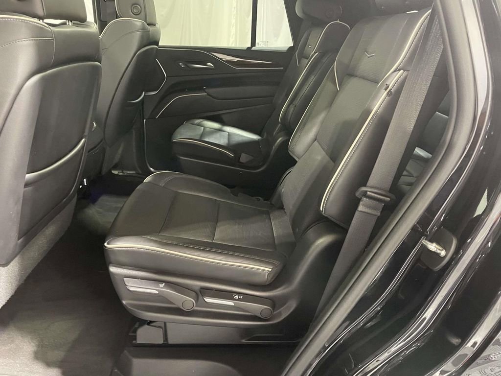 Used 2023 Cadillac Escalade Premium Luxury AWD/4WD image 10