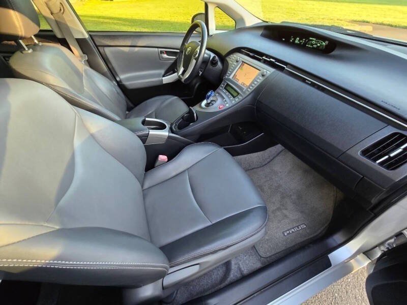 Used 2012 Toyota Prius Four w/ Deluxe Solar Roof Pkg FWD image 3