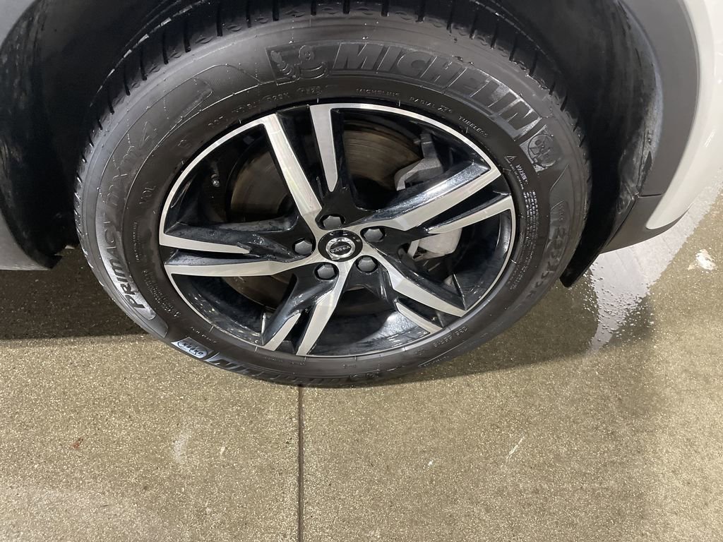 Used 2025 Volvo XC40 B5 Core AWD/4WD image 13