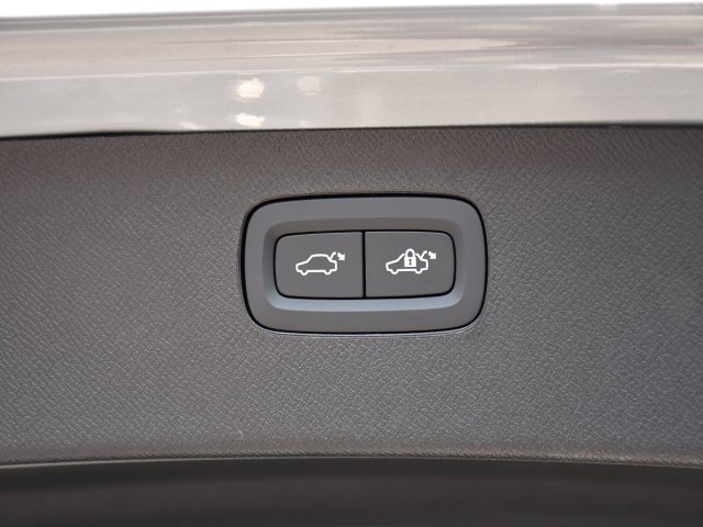 New 2026 Volvo XC90 B6 Plus w/ Protection Package Premier image 33