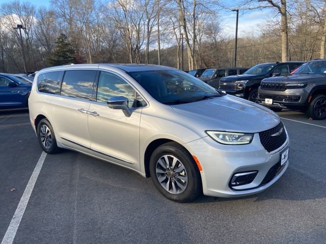 Used 2022 Chrysler Pacifica Limited image 8