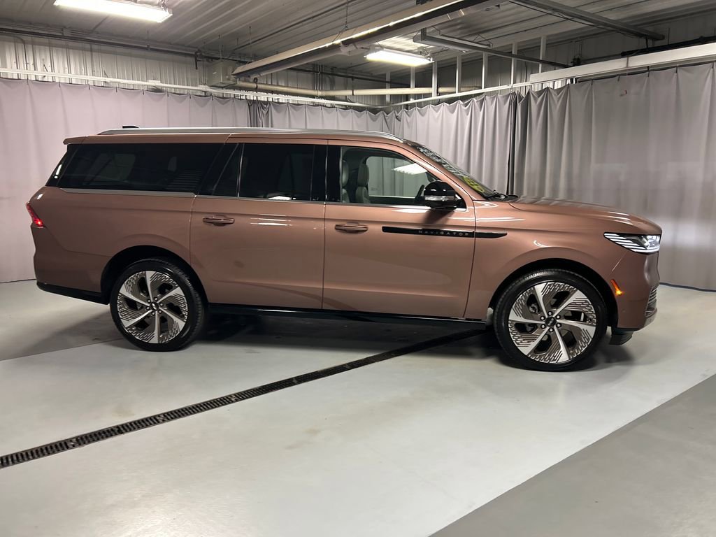 Used 2025 Lincoln Navigator L Black Label image 8