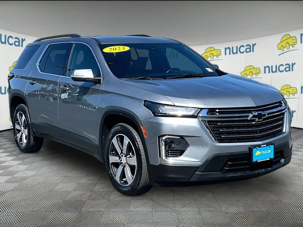 Used 2023 Chevrolet Traverse LT w/ LT Premium Package AWD/4WD image 1