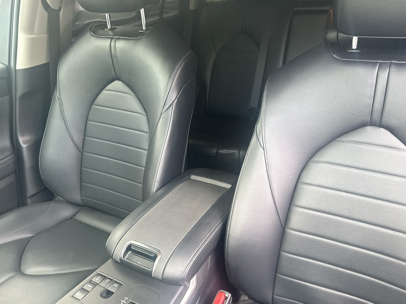 Used 2023 Toyota Highlander XLE FWD image 19