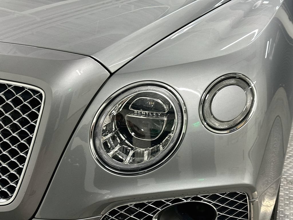 Used 2018 Bentley Bentayga AWD/4WD image 32