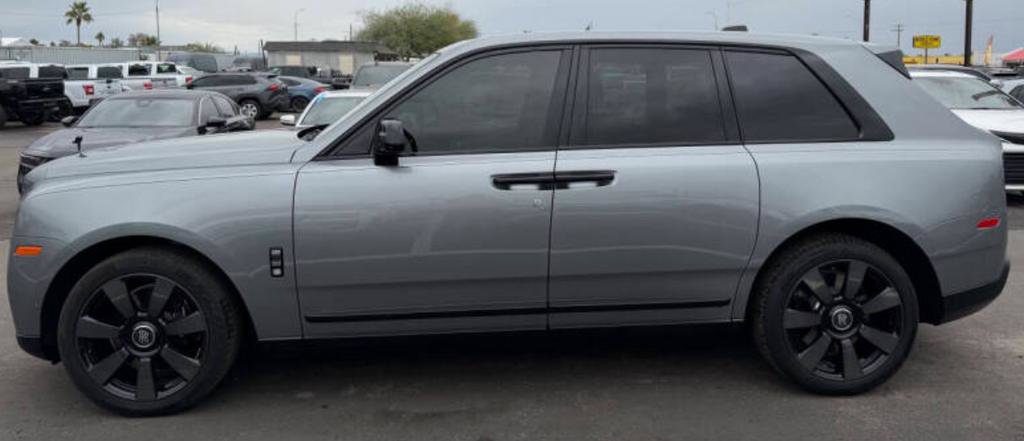 Used 2023 Rolls-Royce Cullinan image 2