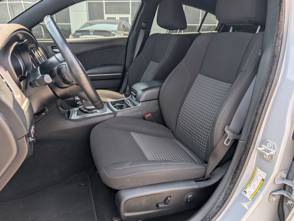 Used 2022 Dodge Charger SXT w/ Driver Convenience Group RWD image 11