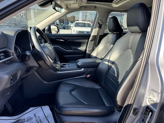 Used 2022 Toyota Highlander XLE image 12