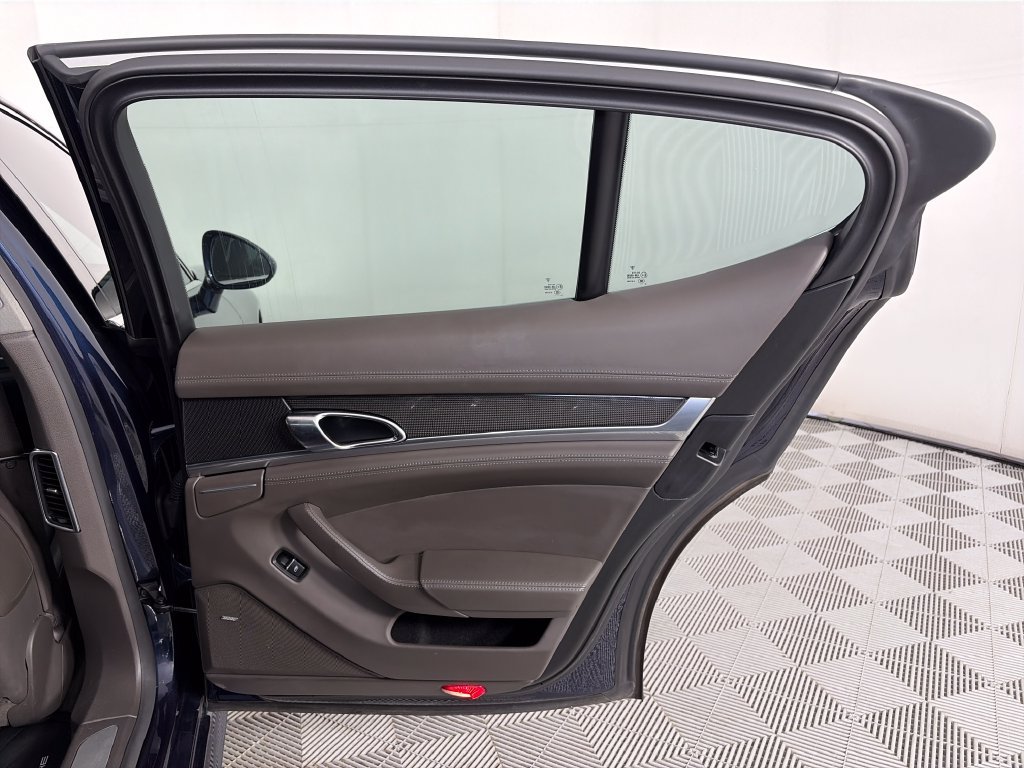 Used 2015 Porsche Panamera image 29