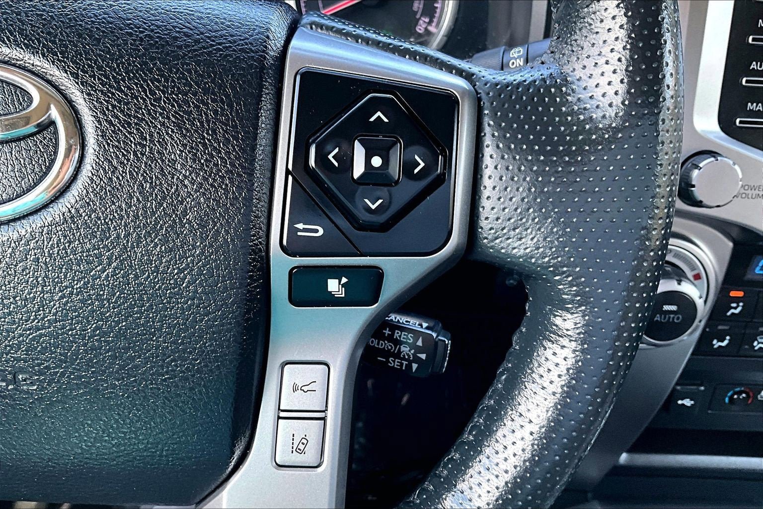 Used 2023 Toyota 4Runner Limited AWD/4WD image 18