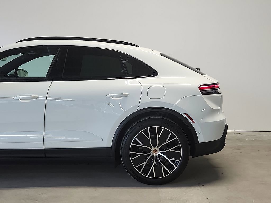 New 2026 Porsche Macan 4 Electric AWD/4WD image 7