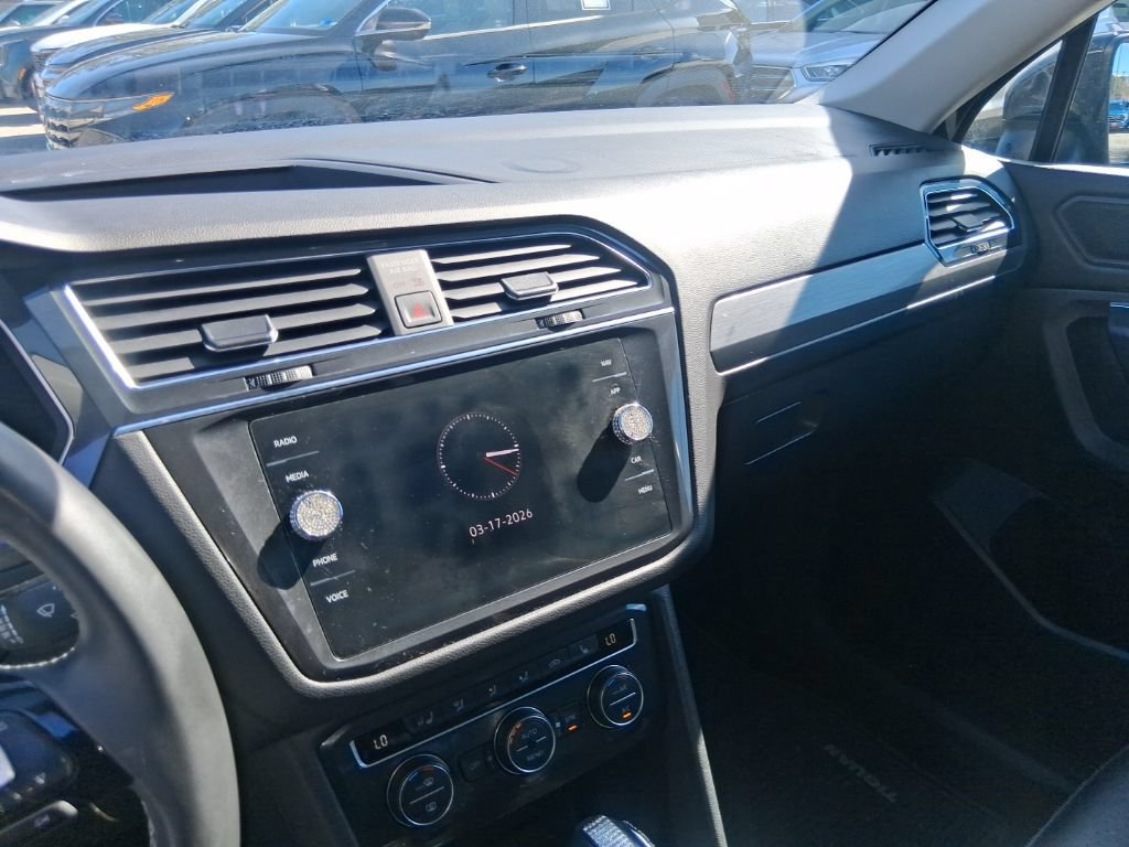 Used 2021 Volkswagen Tiguan SEL AWD/4WD image 17