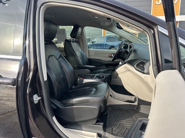 Certified 2017 Chrysler Pacifica Touring-L image 31