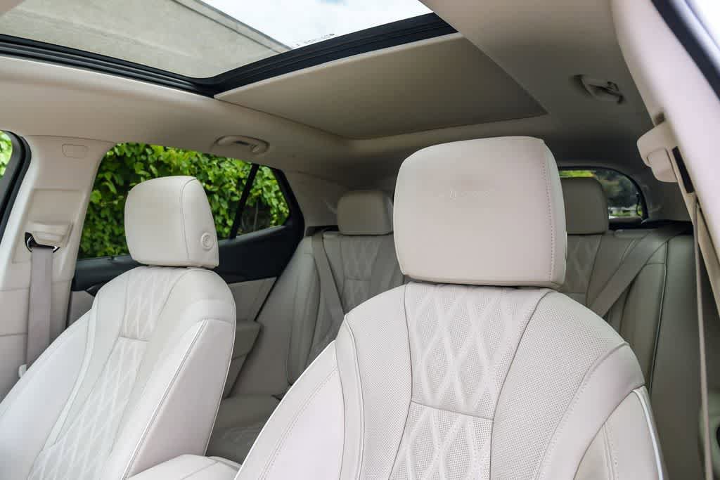 Used 2023 Buick Envision Avenir AWD/4WD image 18
